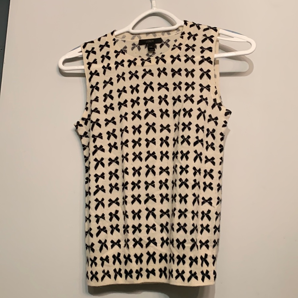 NWOT. J Crew Sweater Vest with bow pattern size xxs